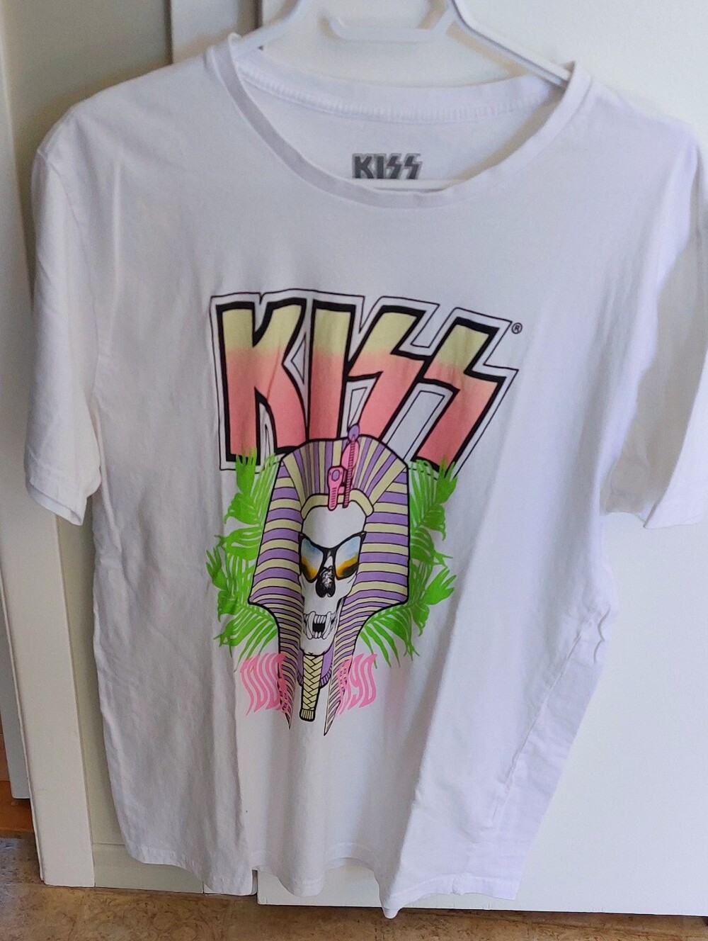 Neon Colors KISS T-shirt Size L